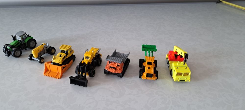 7 pojazdów zabawkowych,Siku i inne