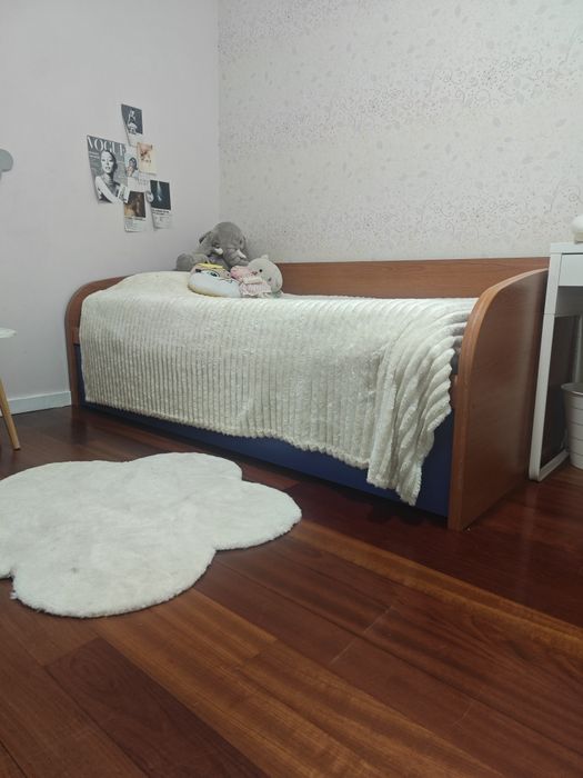 Cama de solteiro dupla em carvalho