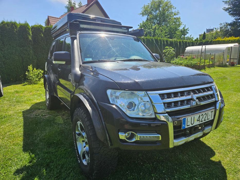 Mitsubishi Pajero Pajero 4 przygotowane na dalekie i bliskie wycieczki