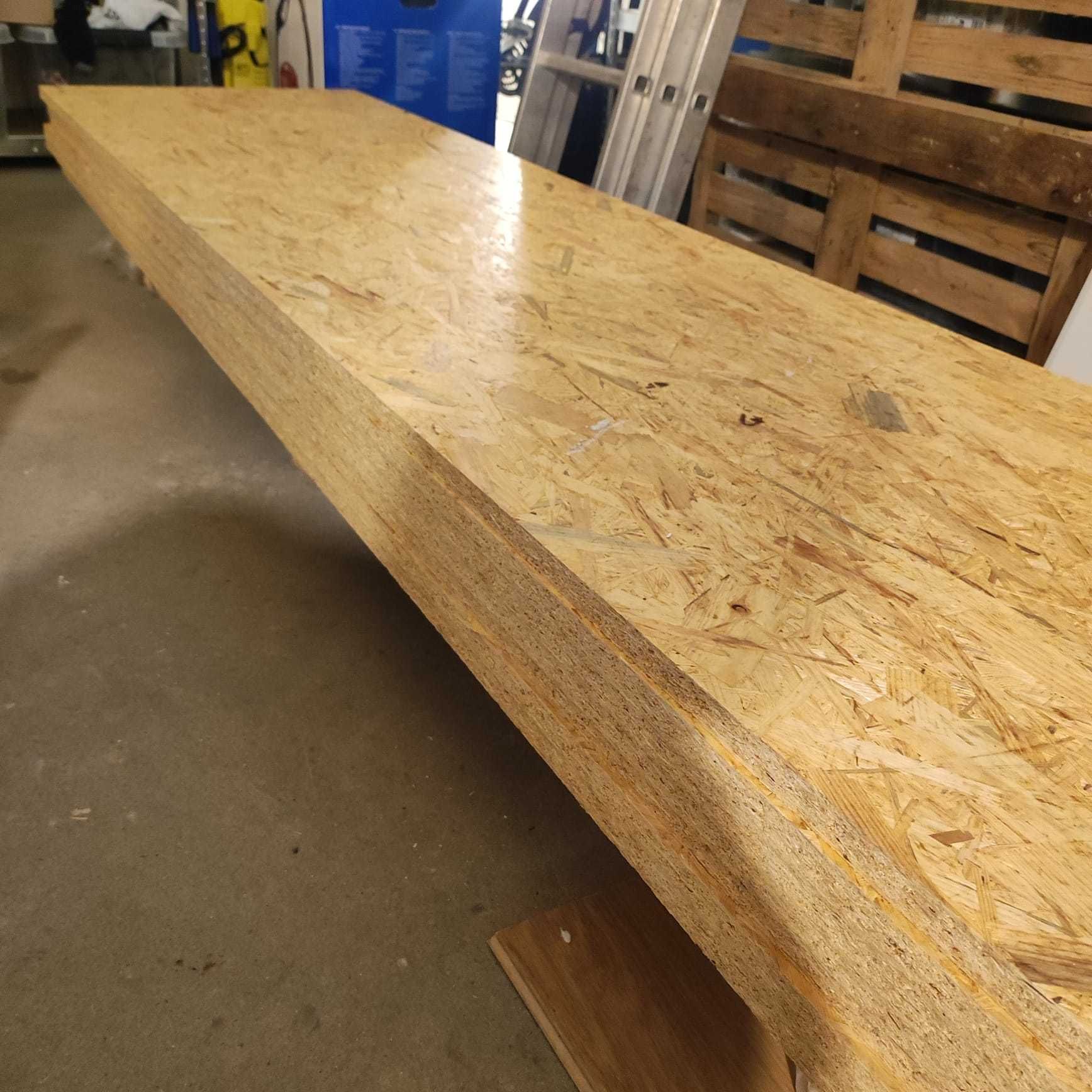OSB o wymiarach 22 x 2500 x 625.