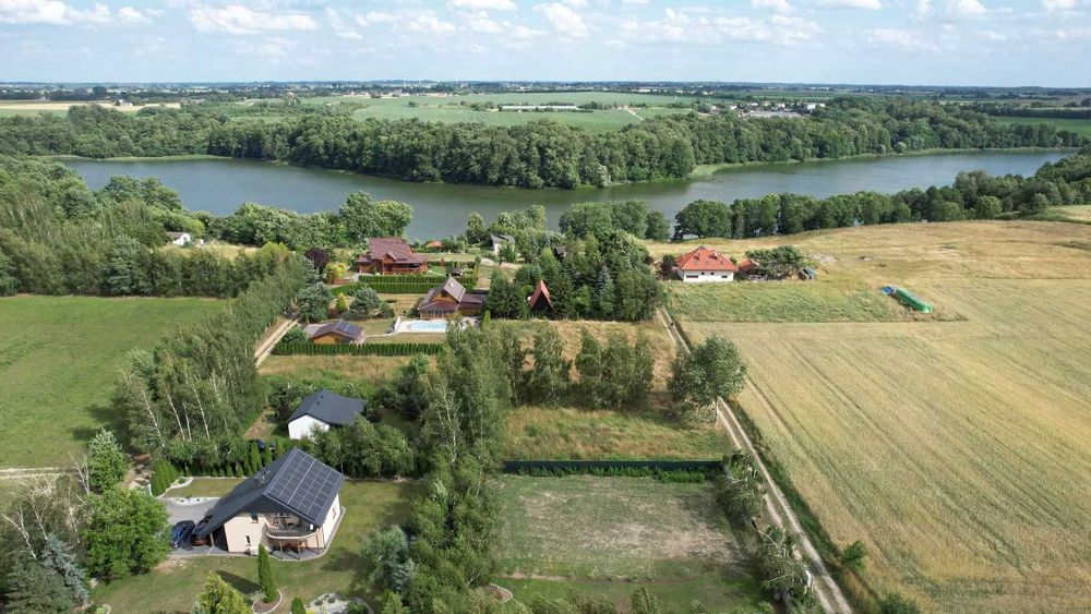 Domek nad jeziorem