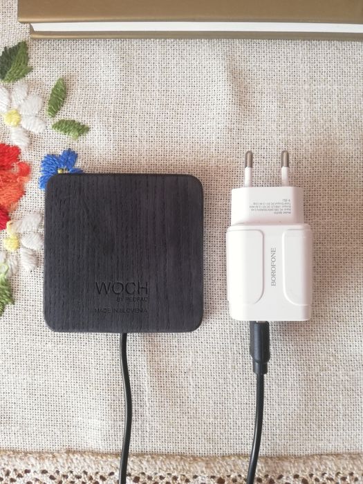 Ładowarka indukcyjna drewniana Woch + kostka