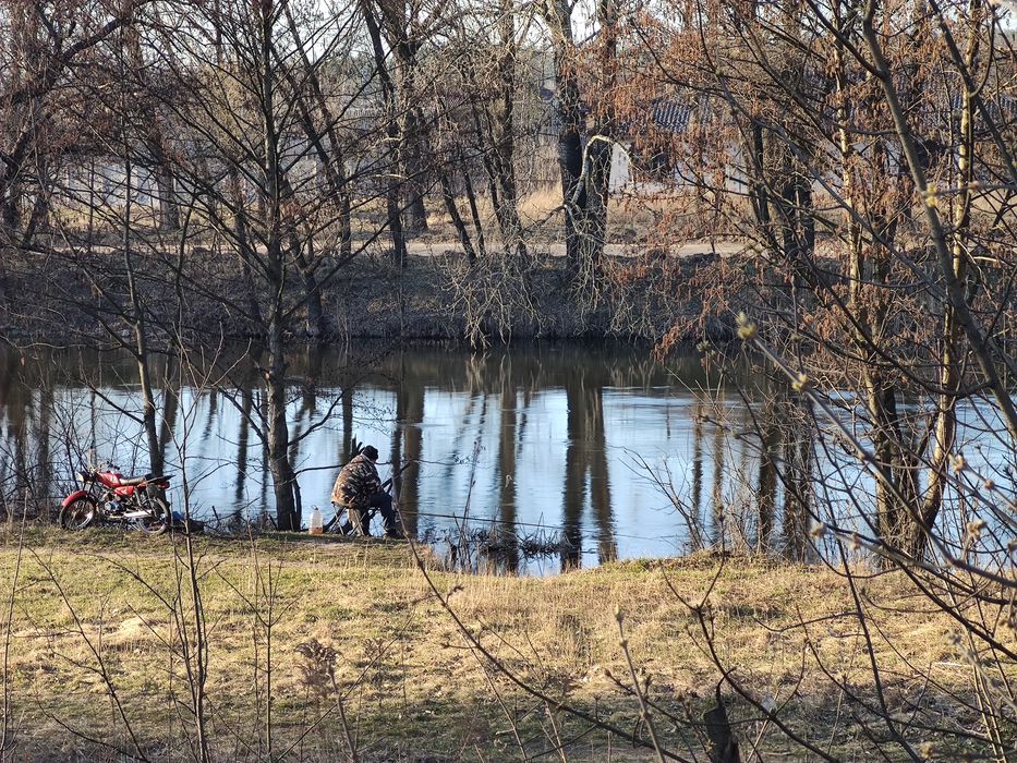 Земельный участок на Луке. Не агенство. На две улицы. Возле реки.