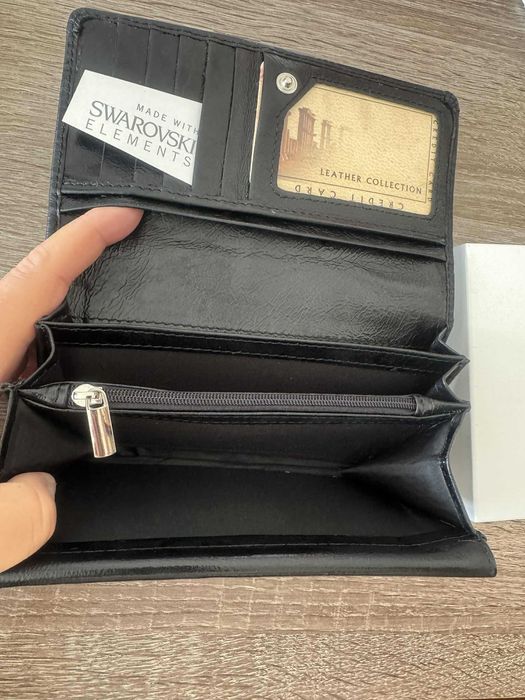 Skórzany portfel z elementami Swarovskiego