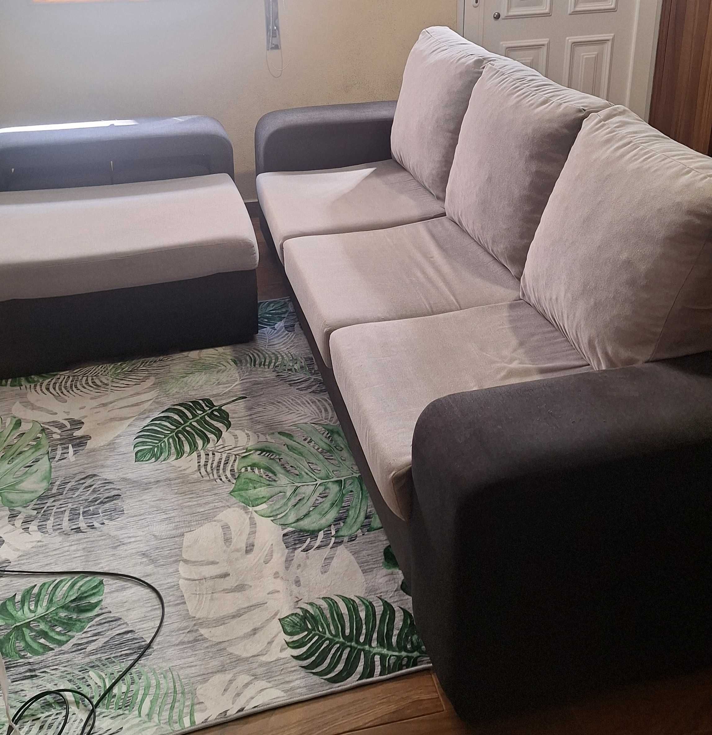 Sofá Chaise Longue Reversível com Puffs