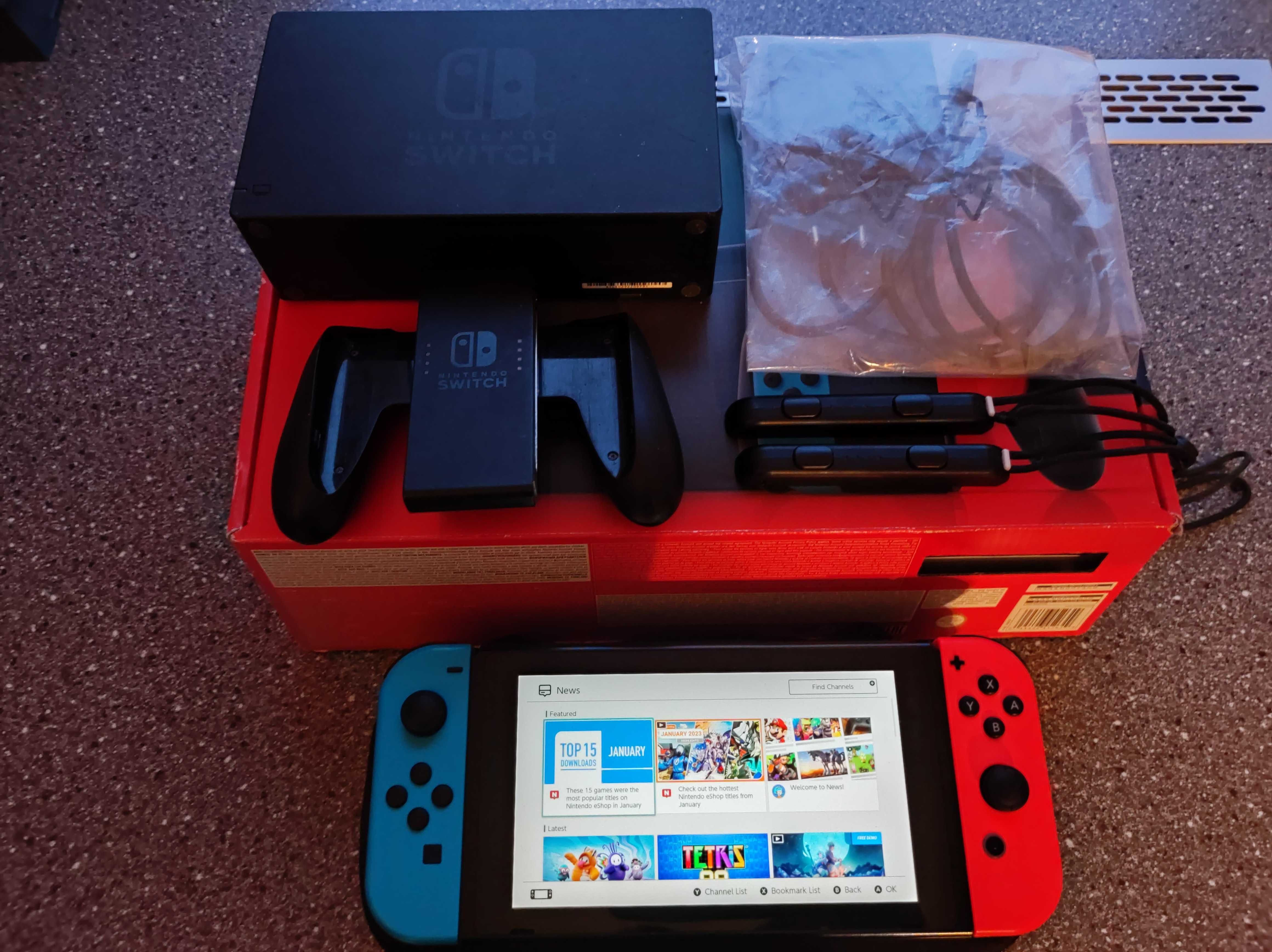 Konsola Nintendo Switch V2 pełen komplet w pudełku + futerał + karta
