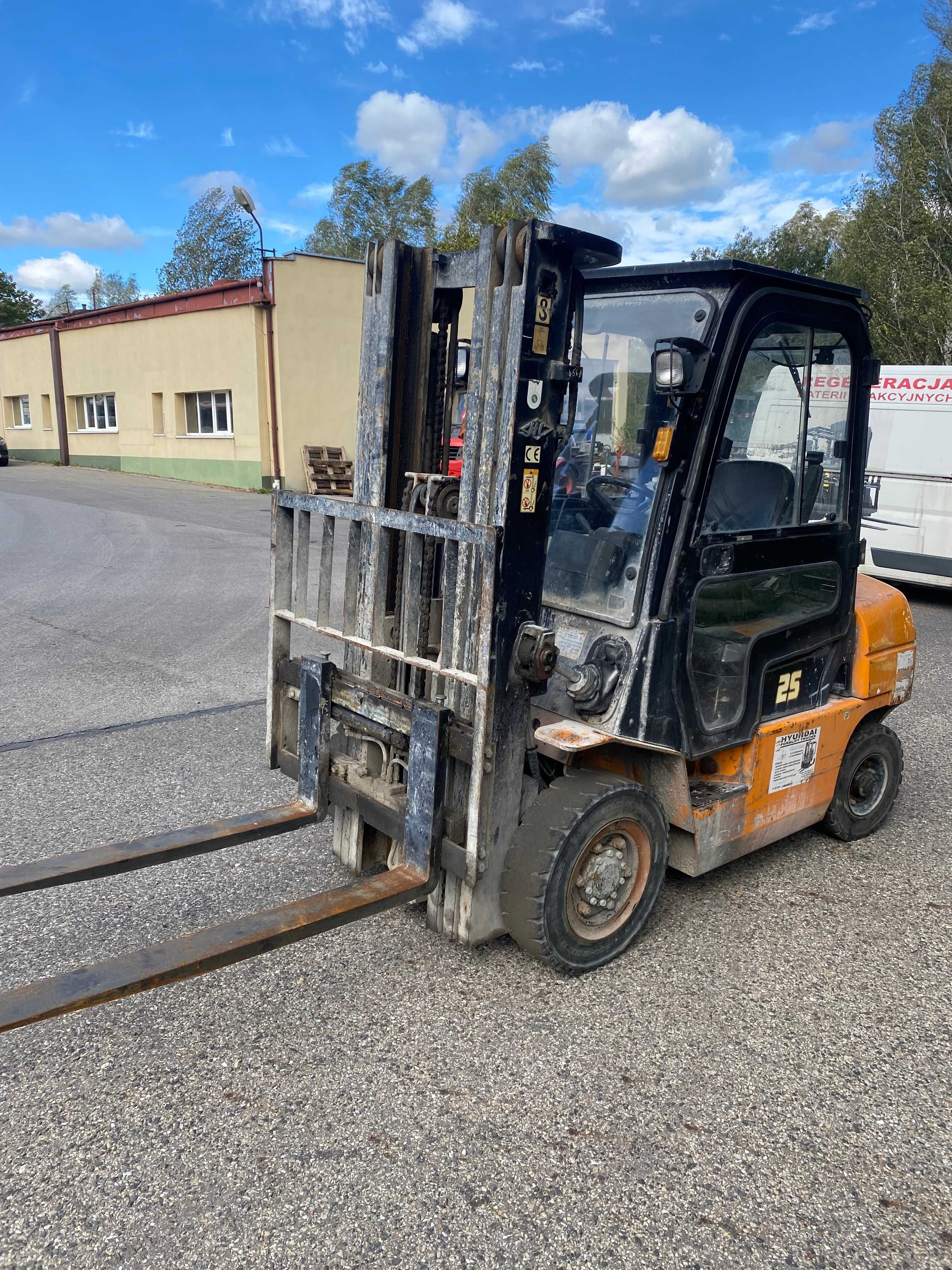 Wózek widłowy HANGCHA CPCD25N-RW56 diesel 2,5T. Triplex kabina YANMAR