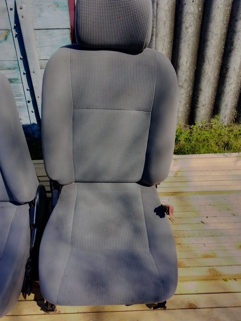 Передні сидіння Geely SK