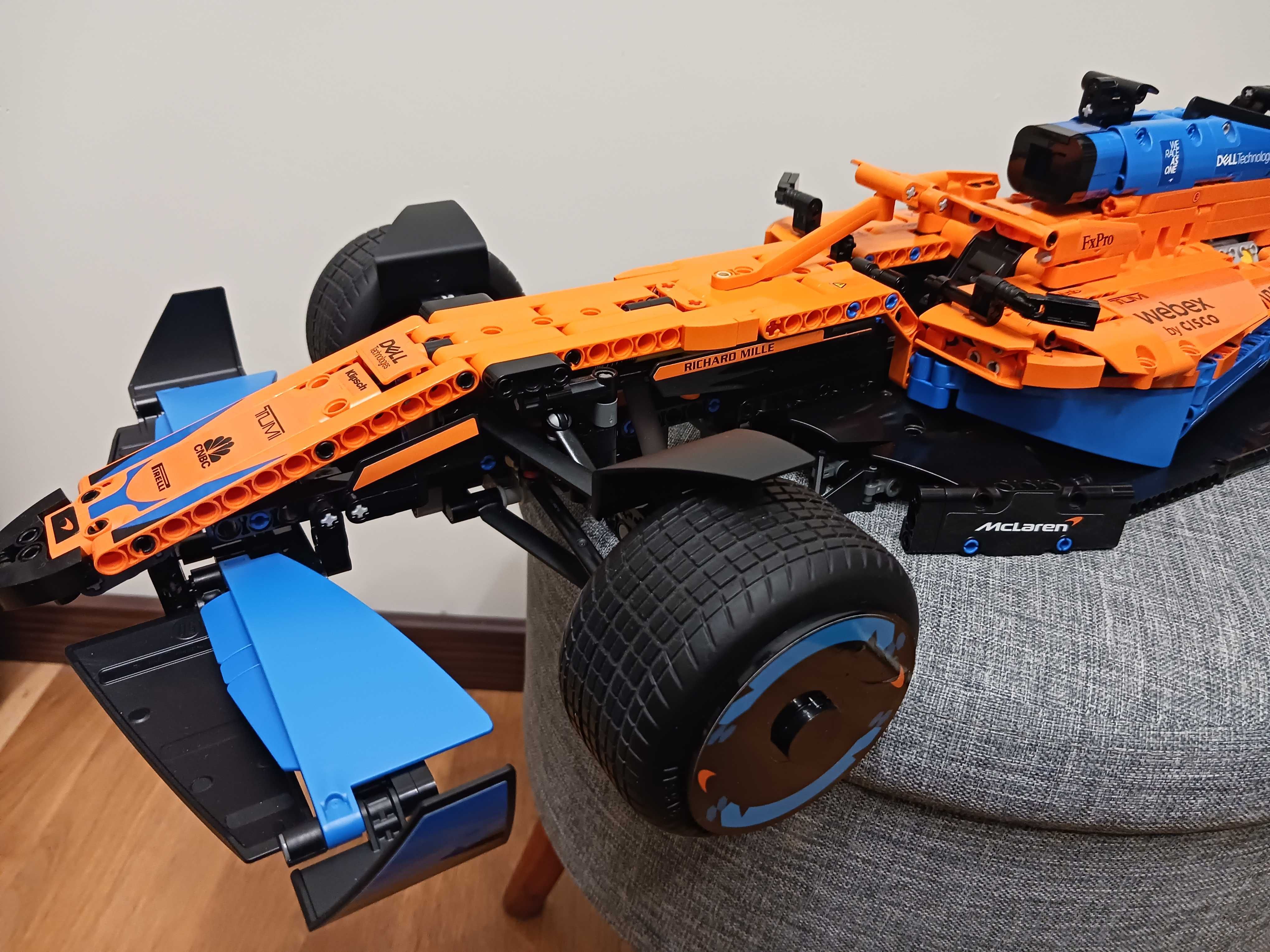 LEGO Technic 42141 - Samochód wyścigowy McLaren Formula 1, jak nowy