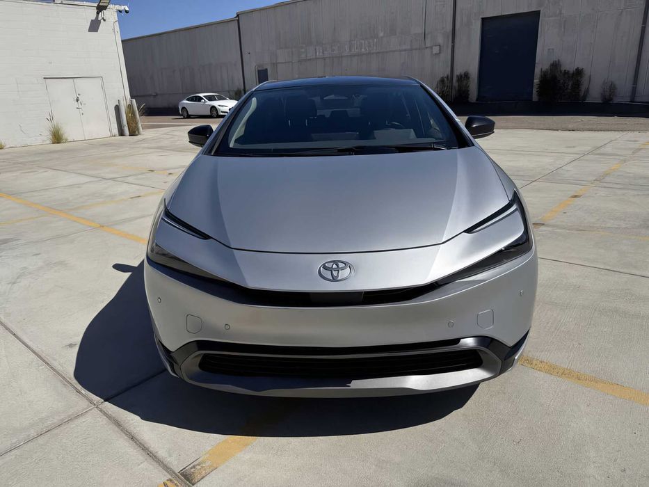 Toyota Prius      2024