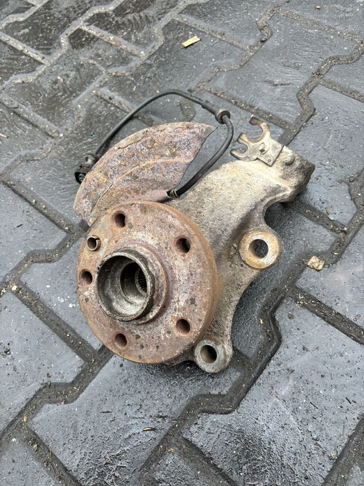 Zwrotnica przód przenia prawa pasażera Ford Galaxy MK2 2003 rok 1.9 td