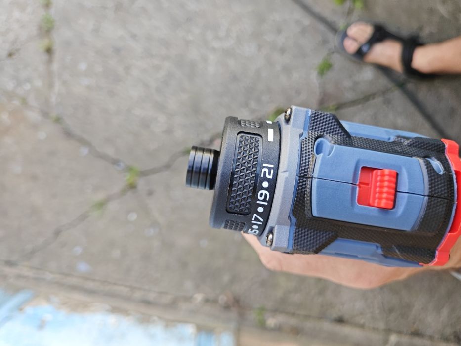 Дуже компактний безщітковий шуруповерт під акумулятори makita 18в