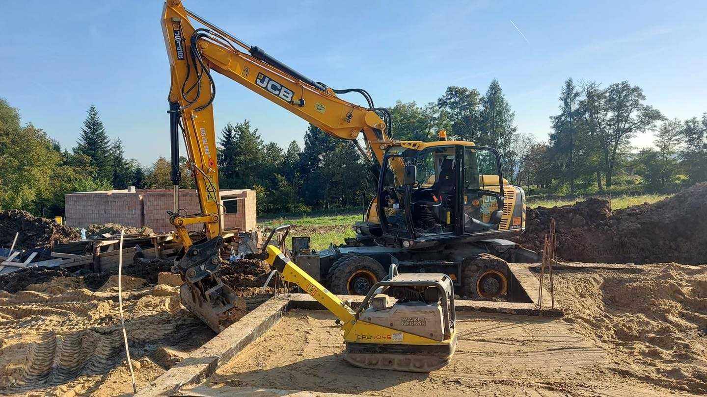 Roboty ziemne Giebułtów Kraków koparka obrotowa kołowa JCB JS145W