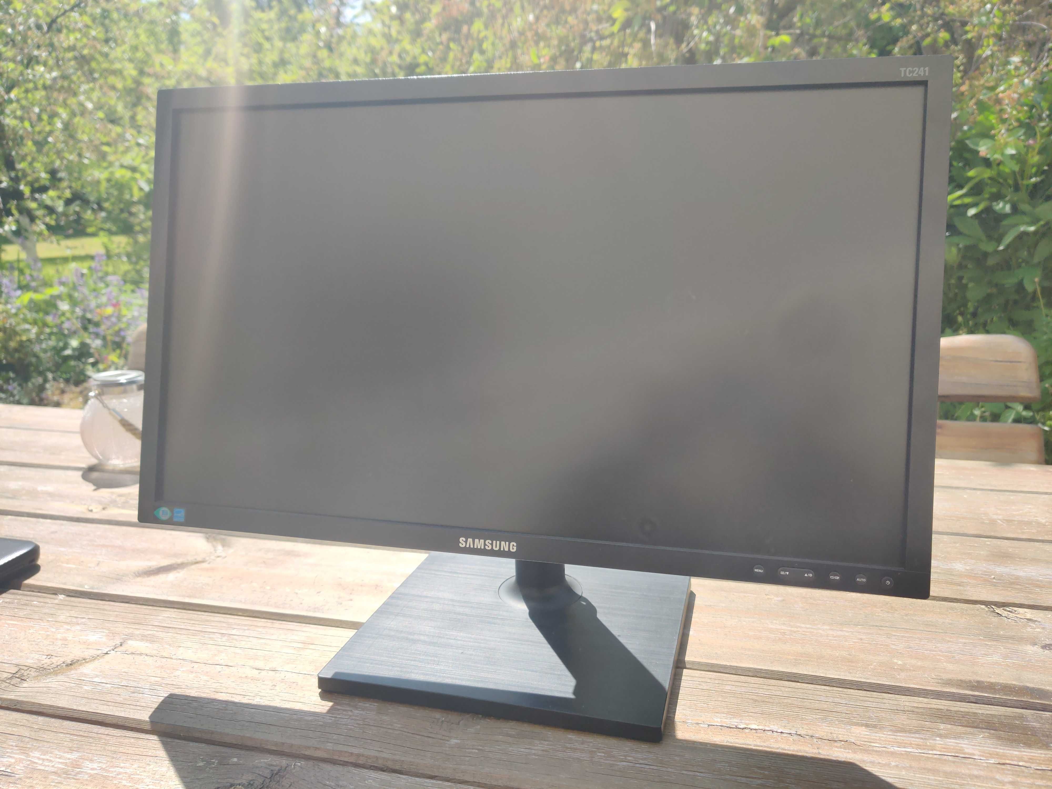 Laptop HP 250 G4 + monitor Samsung TC241W