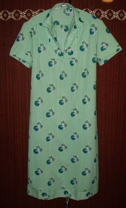 Халаты разные, платье и юбка. Недорого.