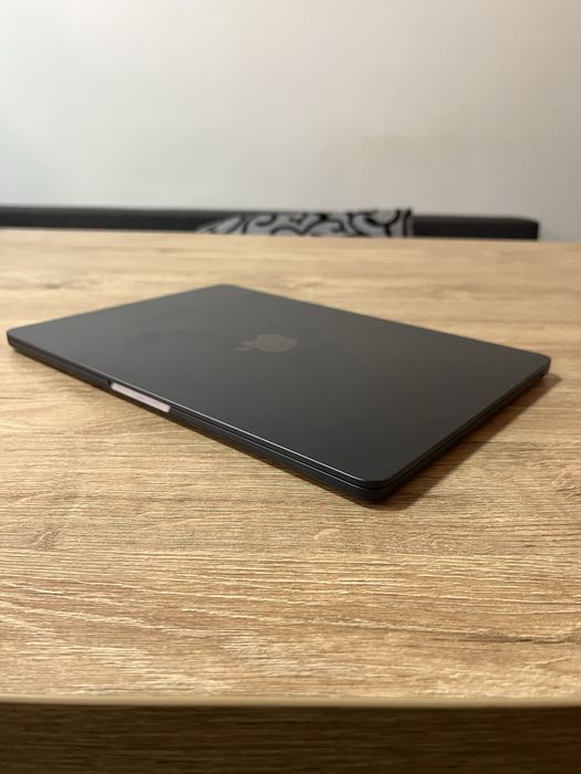 MacBook Air M2 8/256Gb 2022 АКБ 100% ноутбук б/у