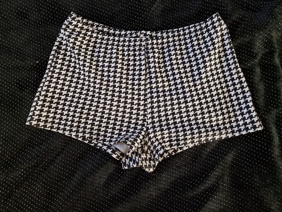 Krótkie spodenki w pepitke 40