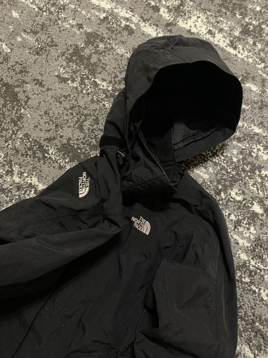Куртка ветровка The North Face M розмір чорного кольору