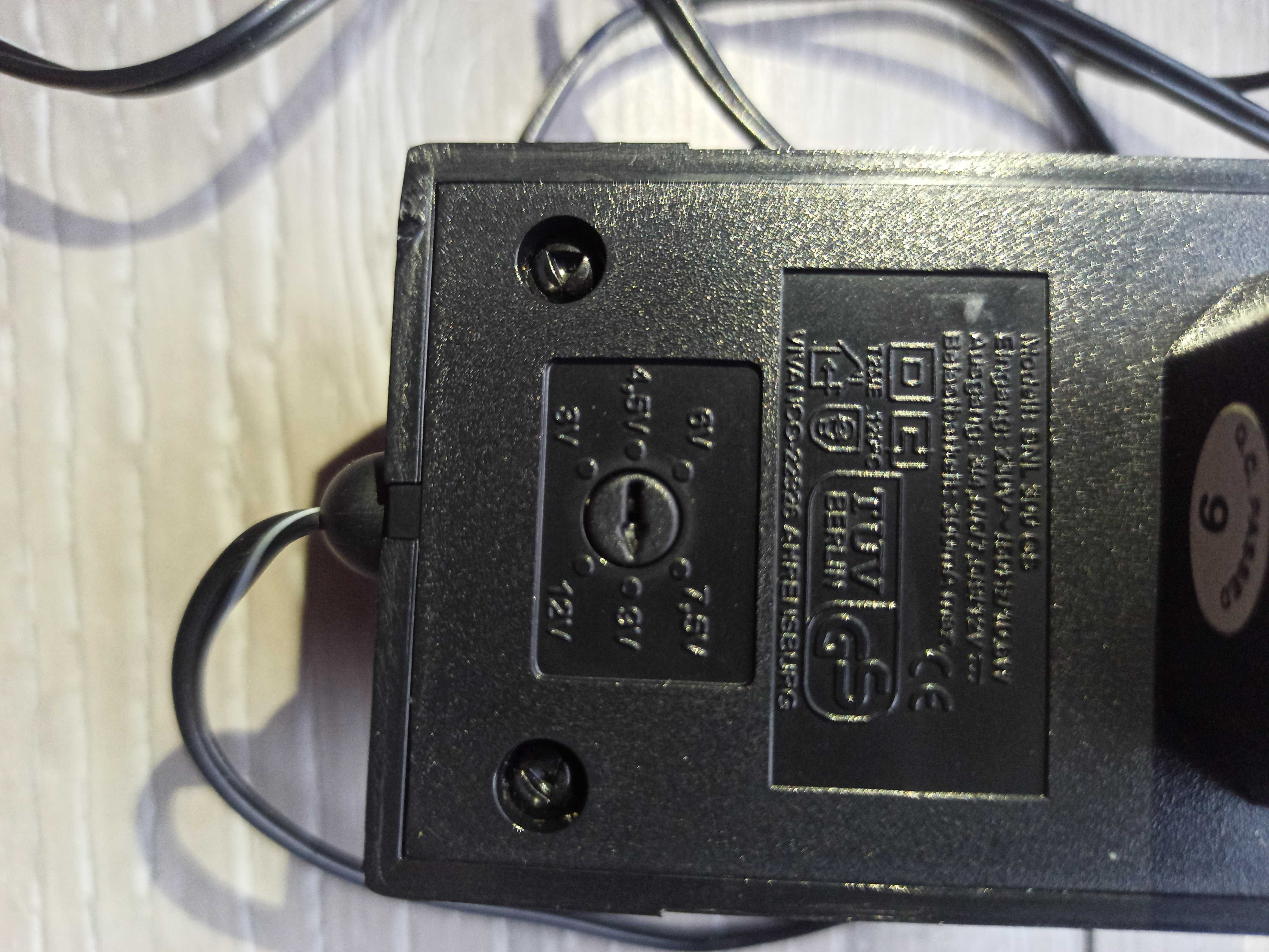 Zasilacz uniwersalny Vivanco Output 3/4,5/6/7,5/9/12V -300mA