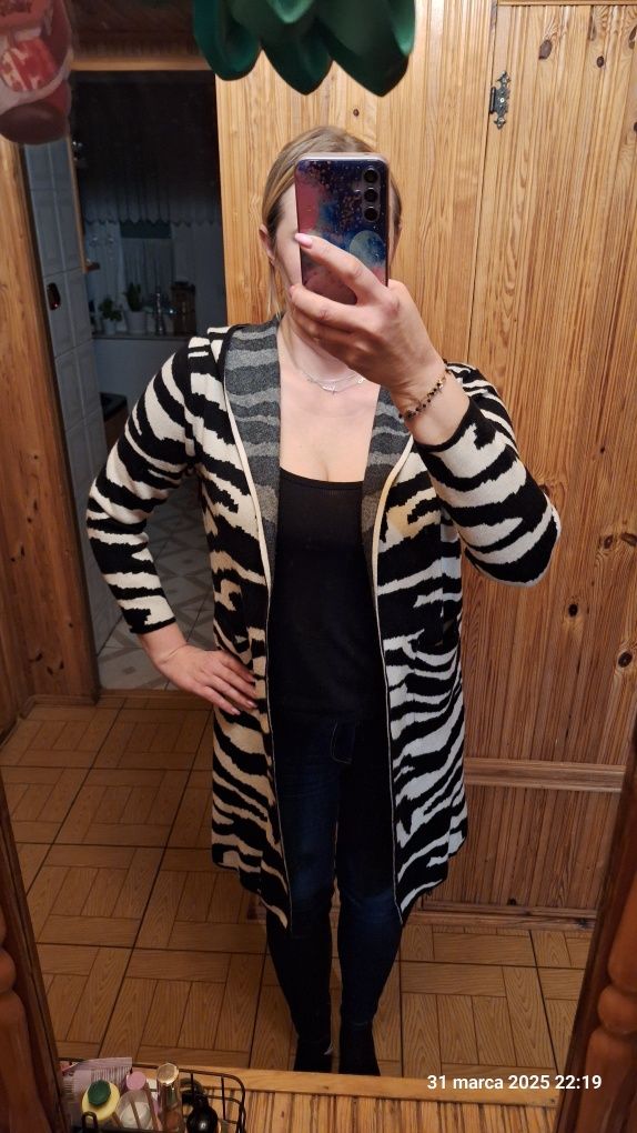 Długi sweter z kapturem zebra L XL