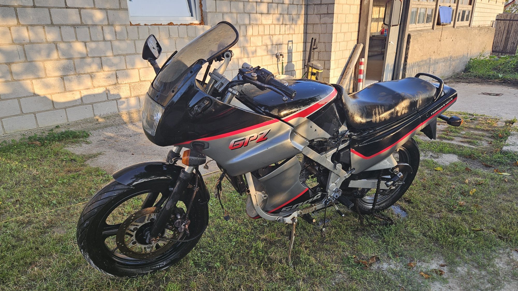 Kawasaki  GPZ 500 rama części