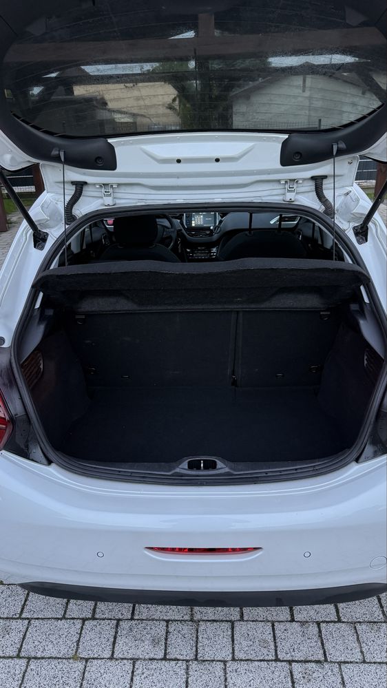 Peugot 208 allure 1.2 110 km panorama