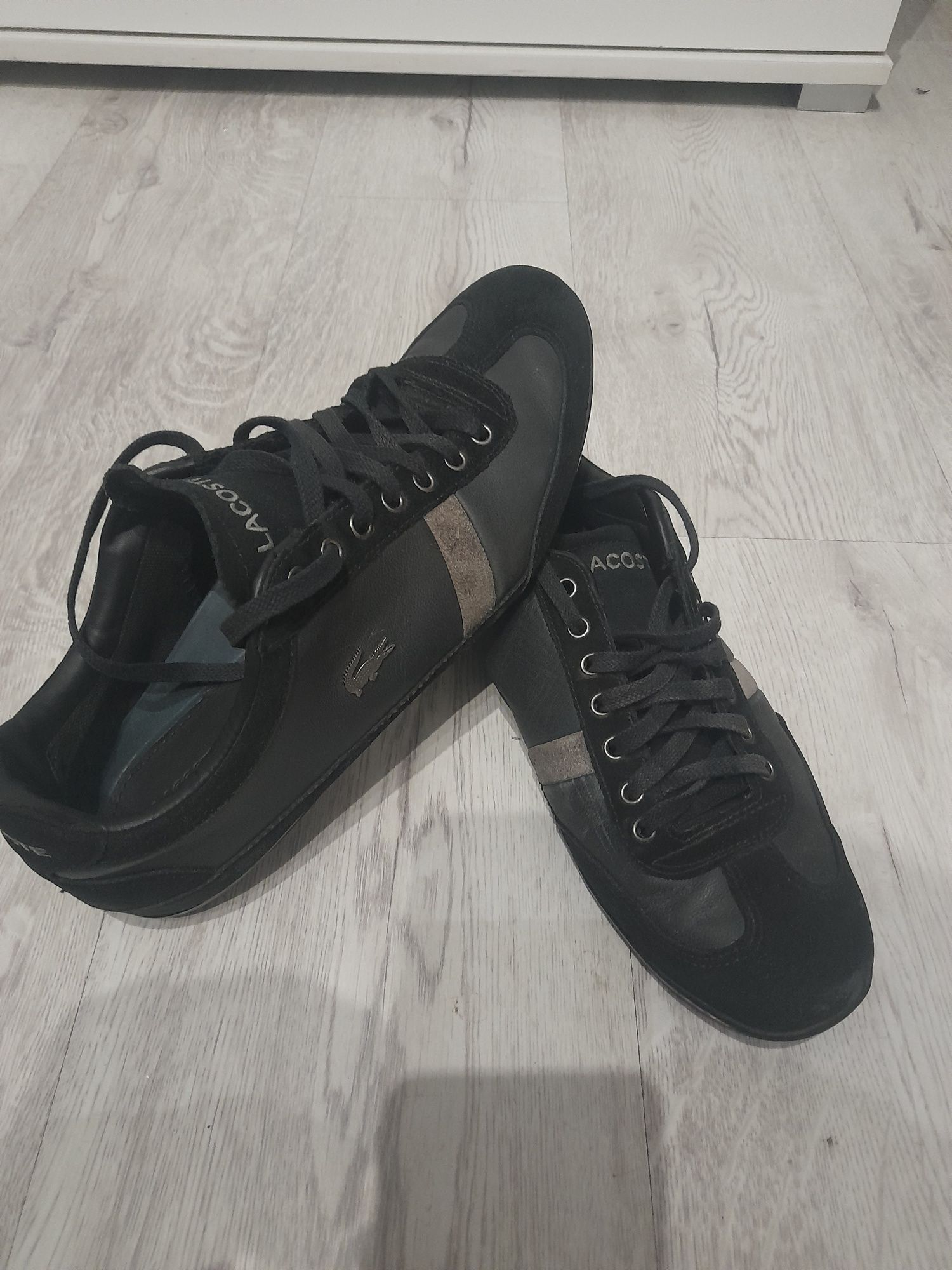 Buty Lacoste oryginalne z metalowym znaczkiem