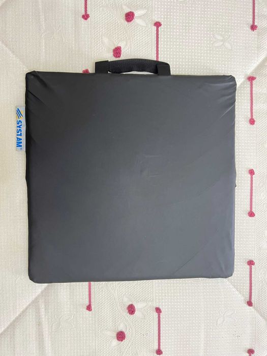 Cadeirão Manual Geriátrico em pele sintética com almofada antiescaras