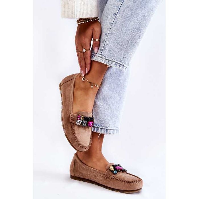 Beżowe mokasyny z kolorowymi kryształami 39