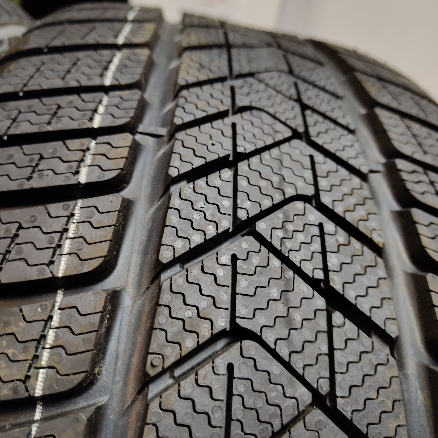 275/35/19 XL Run Flat Pirelli