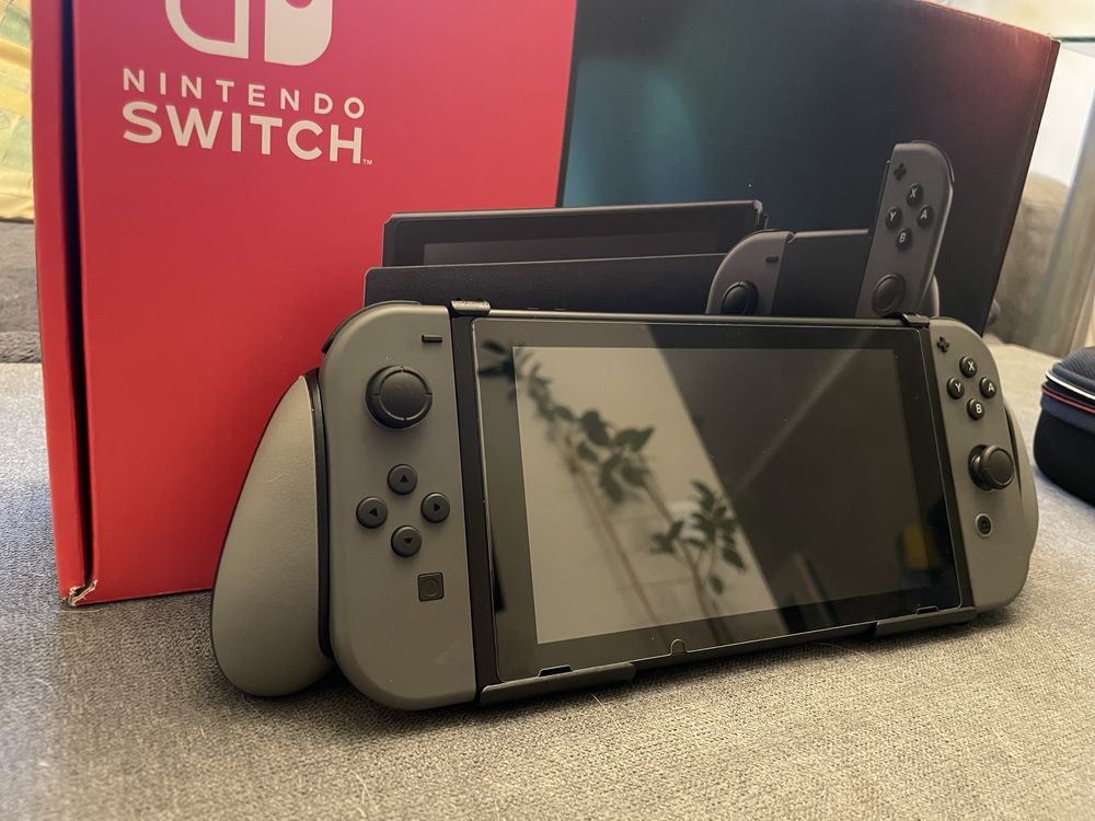 Nintendo Switch V2 w stanie idelanym + akcesoria