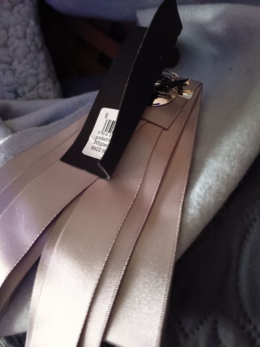 Pregadeira em forma de laço