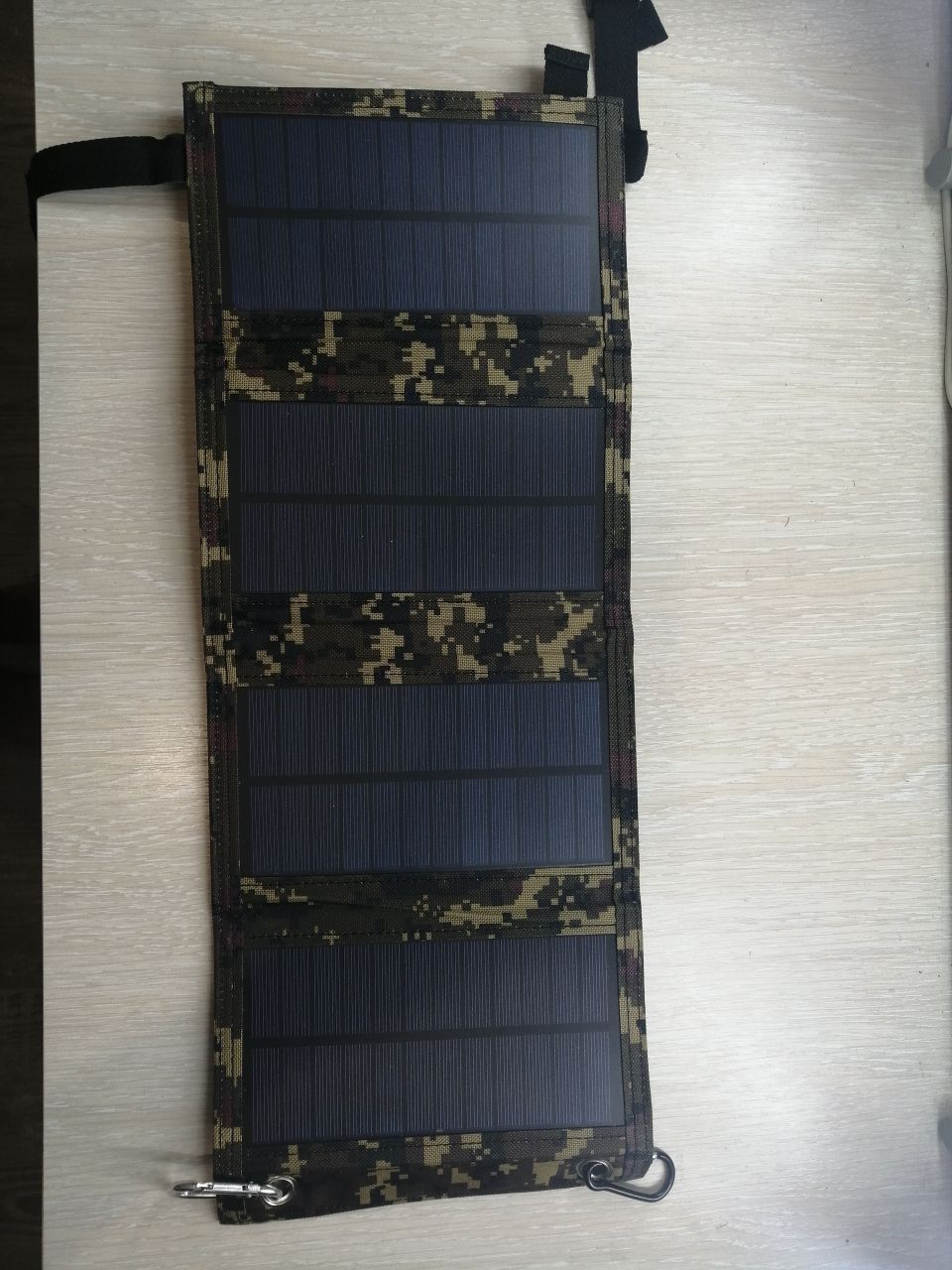 Зарядный пристрій на сонячних панелях 10W