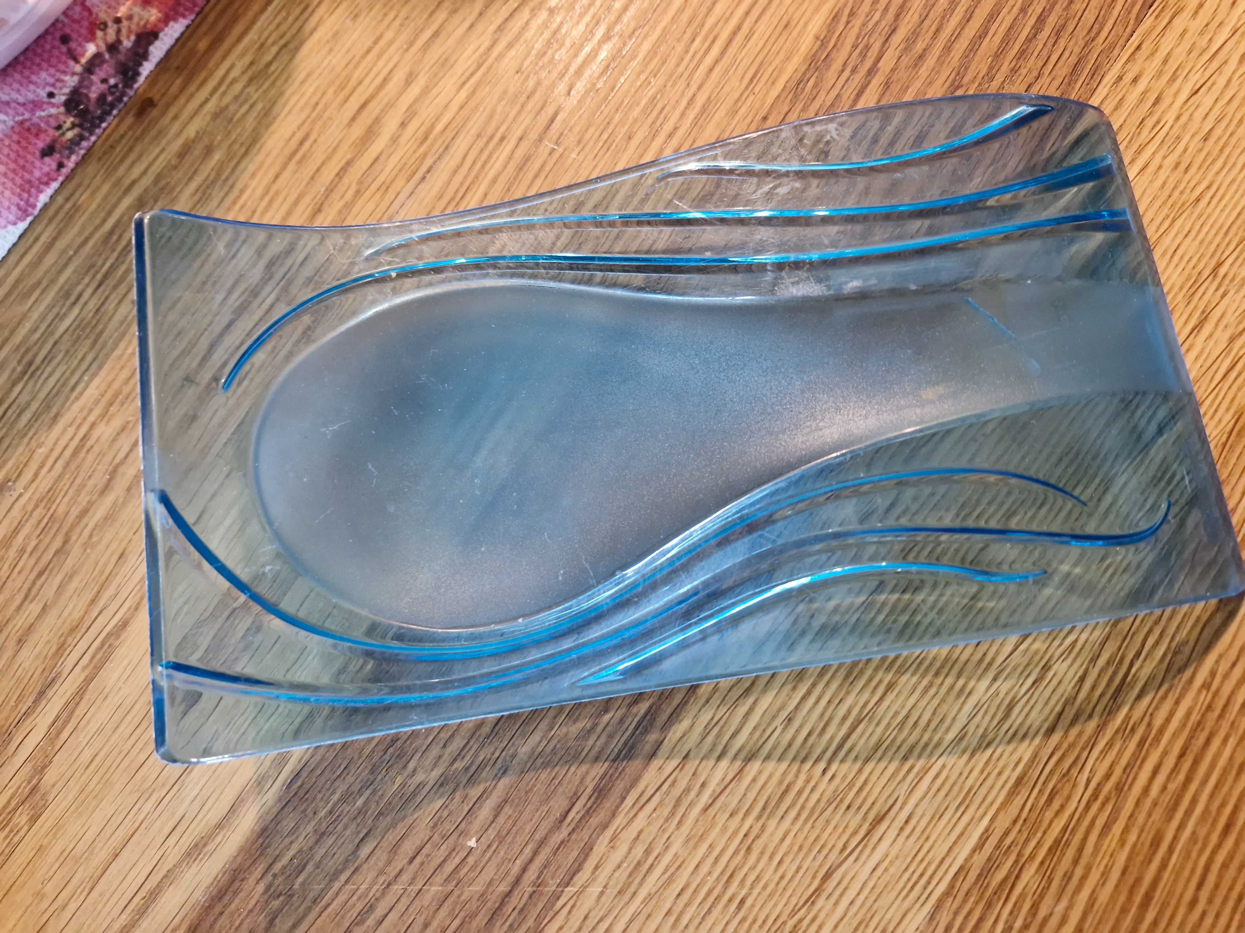Niebieska podstawka do odkładania łyżki, plastik, przydatny gadżet