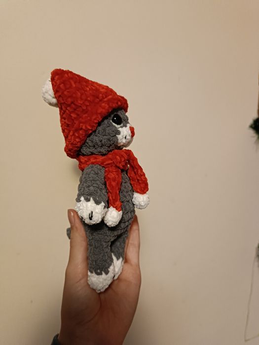 В'язані іграшки ручної роботи, дракончик, кошення та зайчик