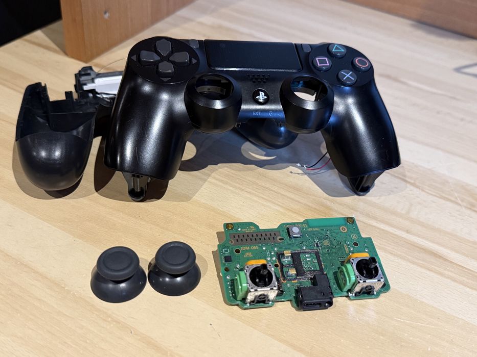 DualShock 4 JDM-055 po serwisie | nowe analogi TMR Favor Union |