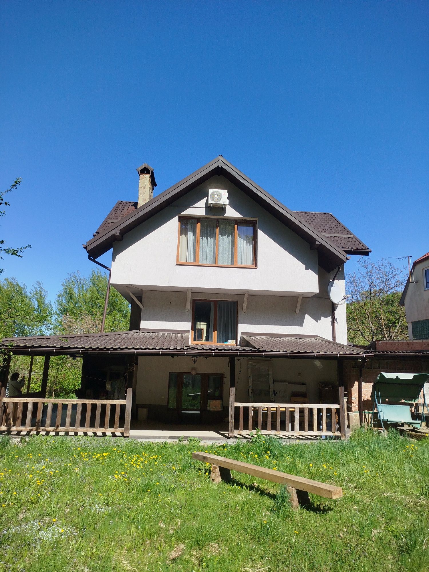 Житловий будинок біля Львова