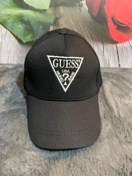 Czarny  kaszkiet guess