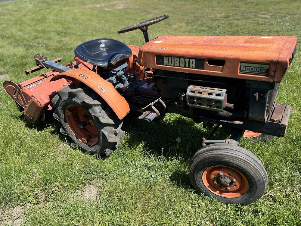 Mini traktorek kubota b6000e glebogryzarka