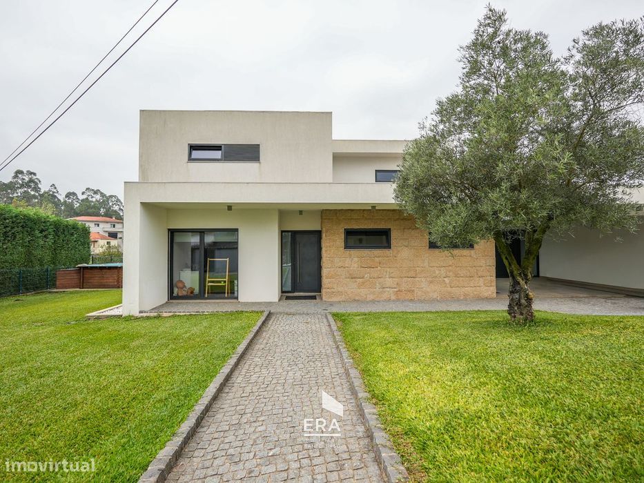 Moradia V4 na Carreira, Santo Tirso