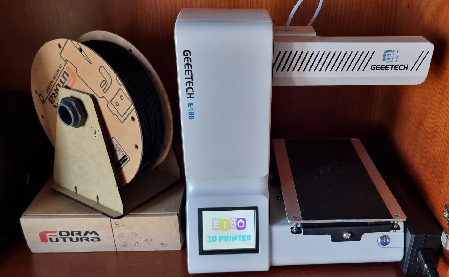 Impressora 3D Geeetech E180 (desocupar)