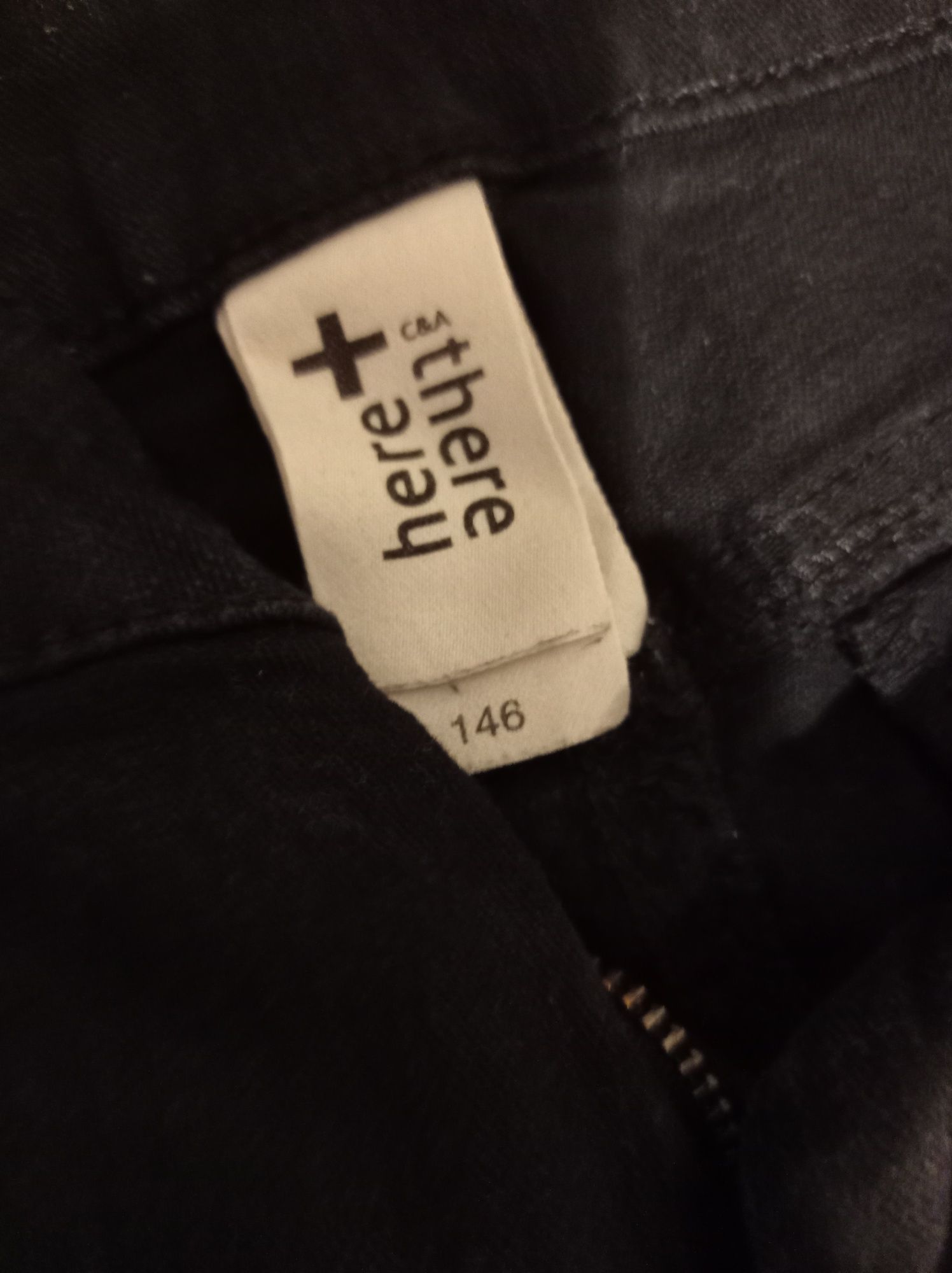jeansy czarne 146