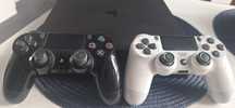 Konsola PS4 + 2 pady plus 2x Fifa