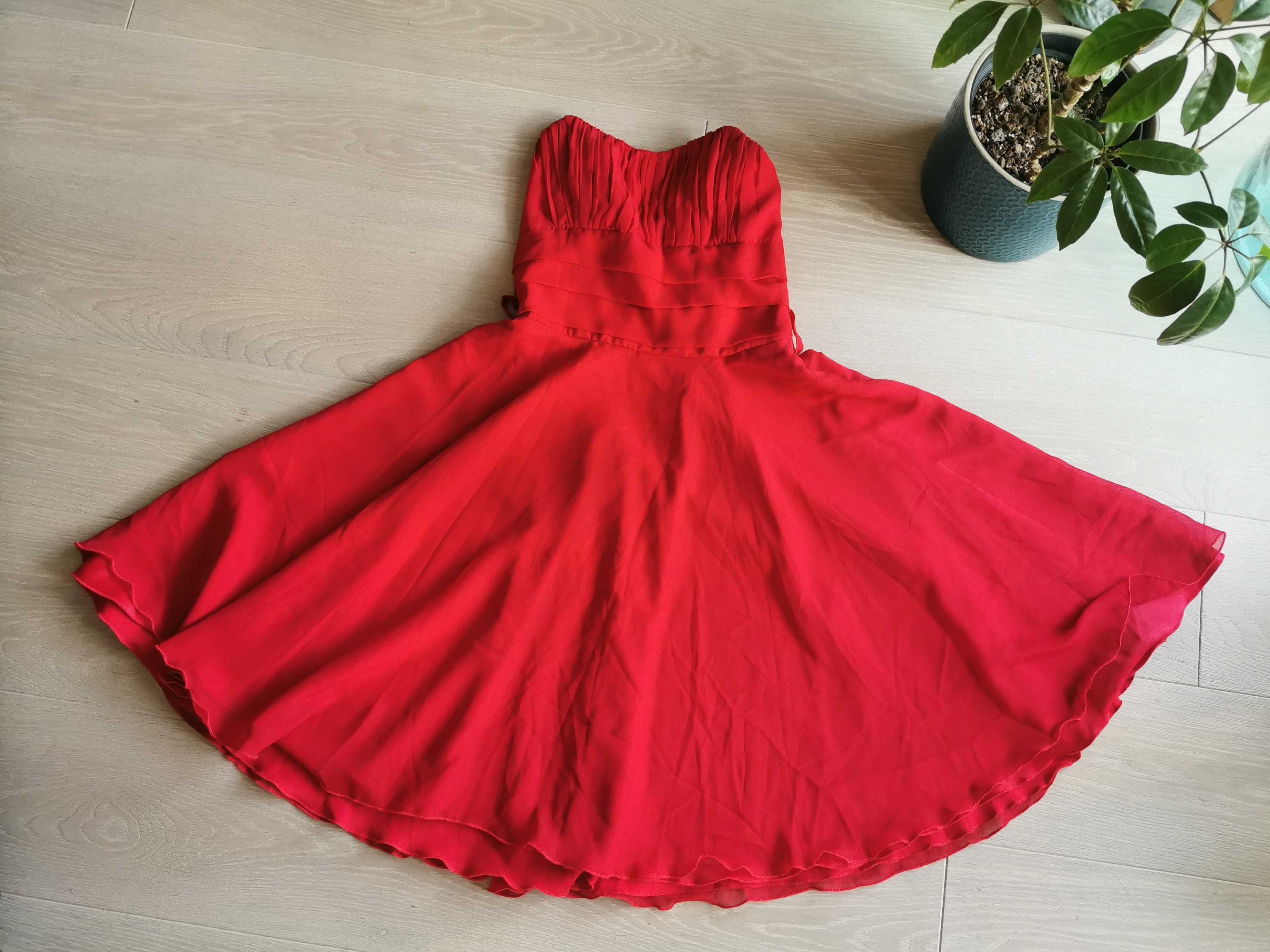 czerwona sukienka Lady in red r.36 rozkloszowana, z koła Exclusive
