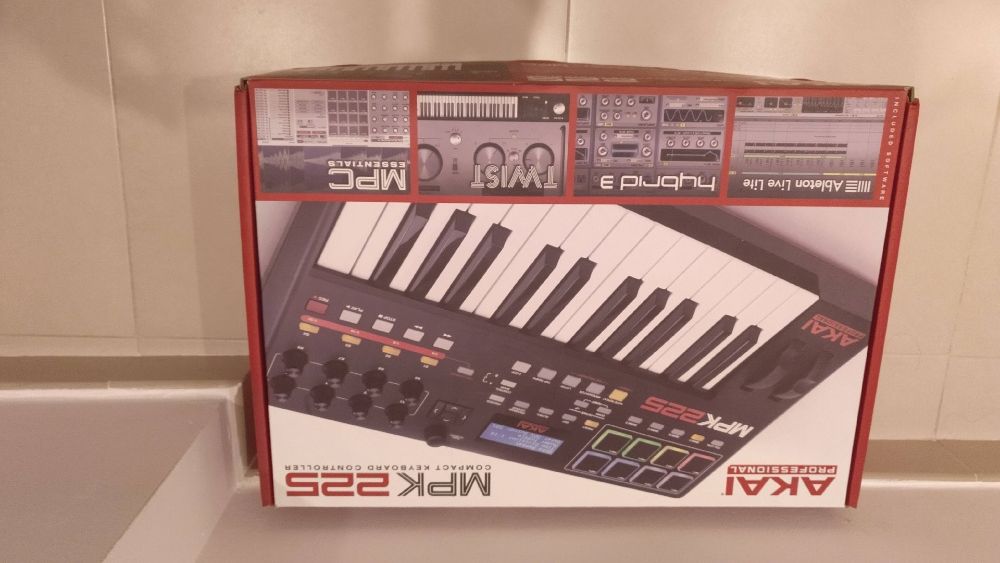 Vendo/troco teclado Akai MPK225