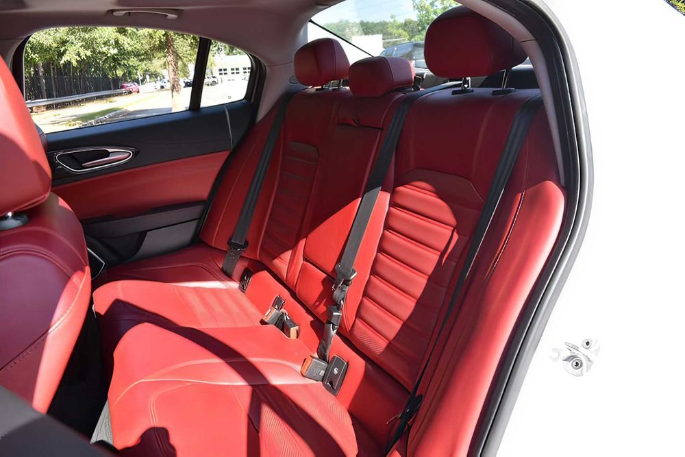 Alfa Romeo Giulia      2017