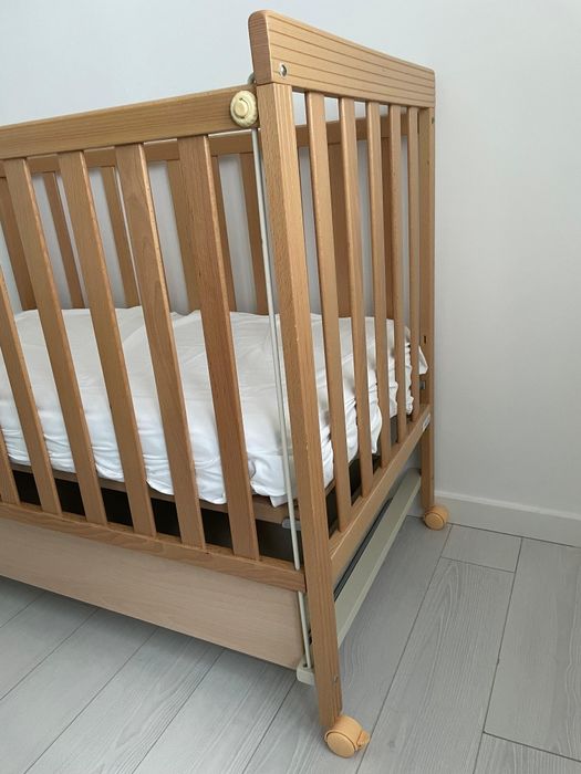 Cama bebé com gaveta