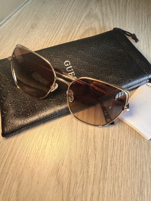 Óculos de Sol GUESS (inclui carteira porta oculos) - novo