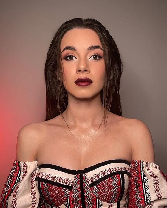 Візажист, гример, бровіст, стиліст зачісок