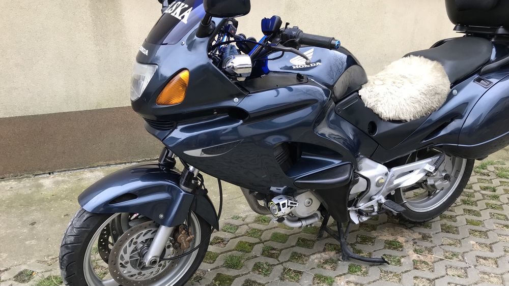 Honda ntv 650. Rok 2000r.